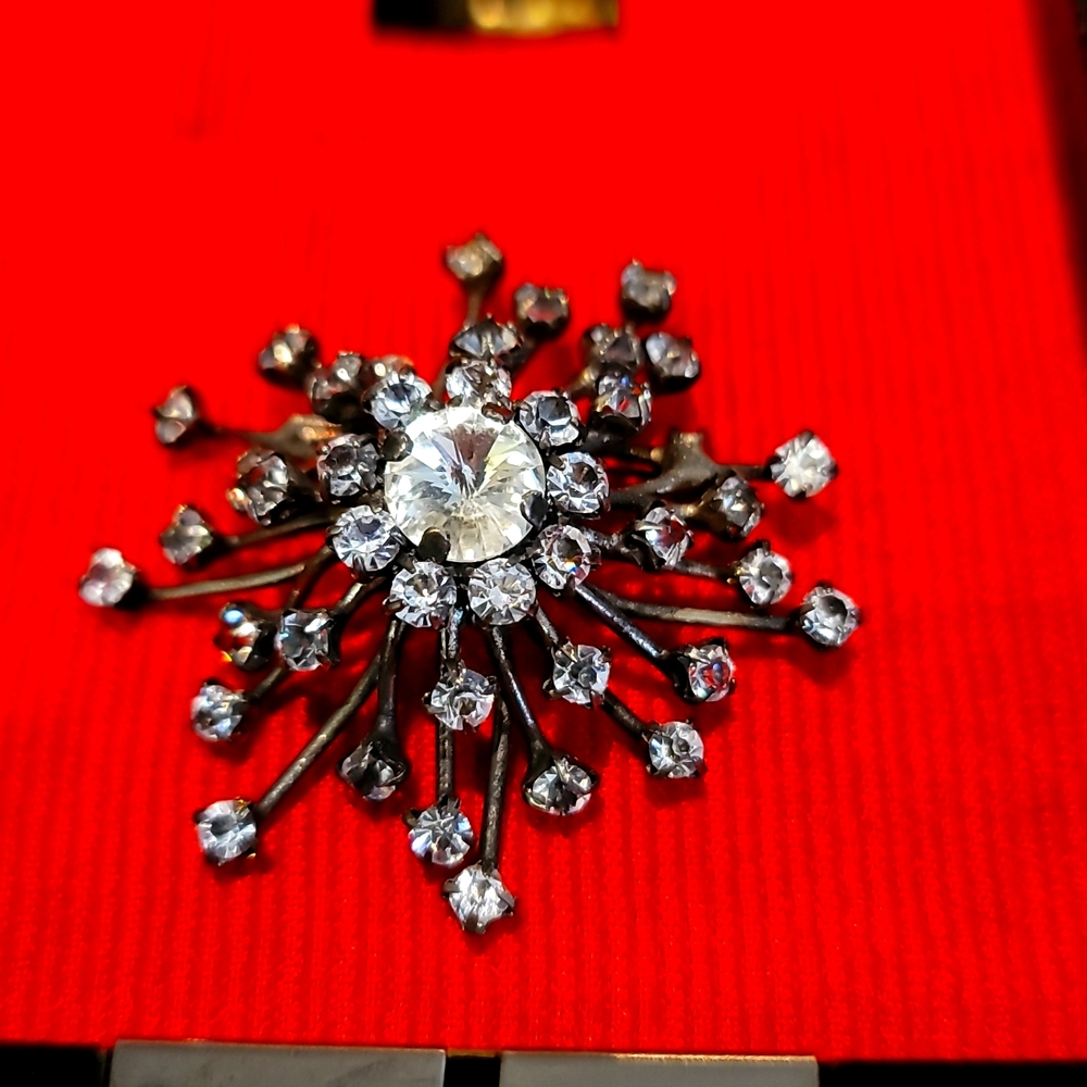 Vintage 1920 brooch, bursting star, silver and crystal